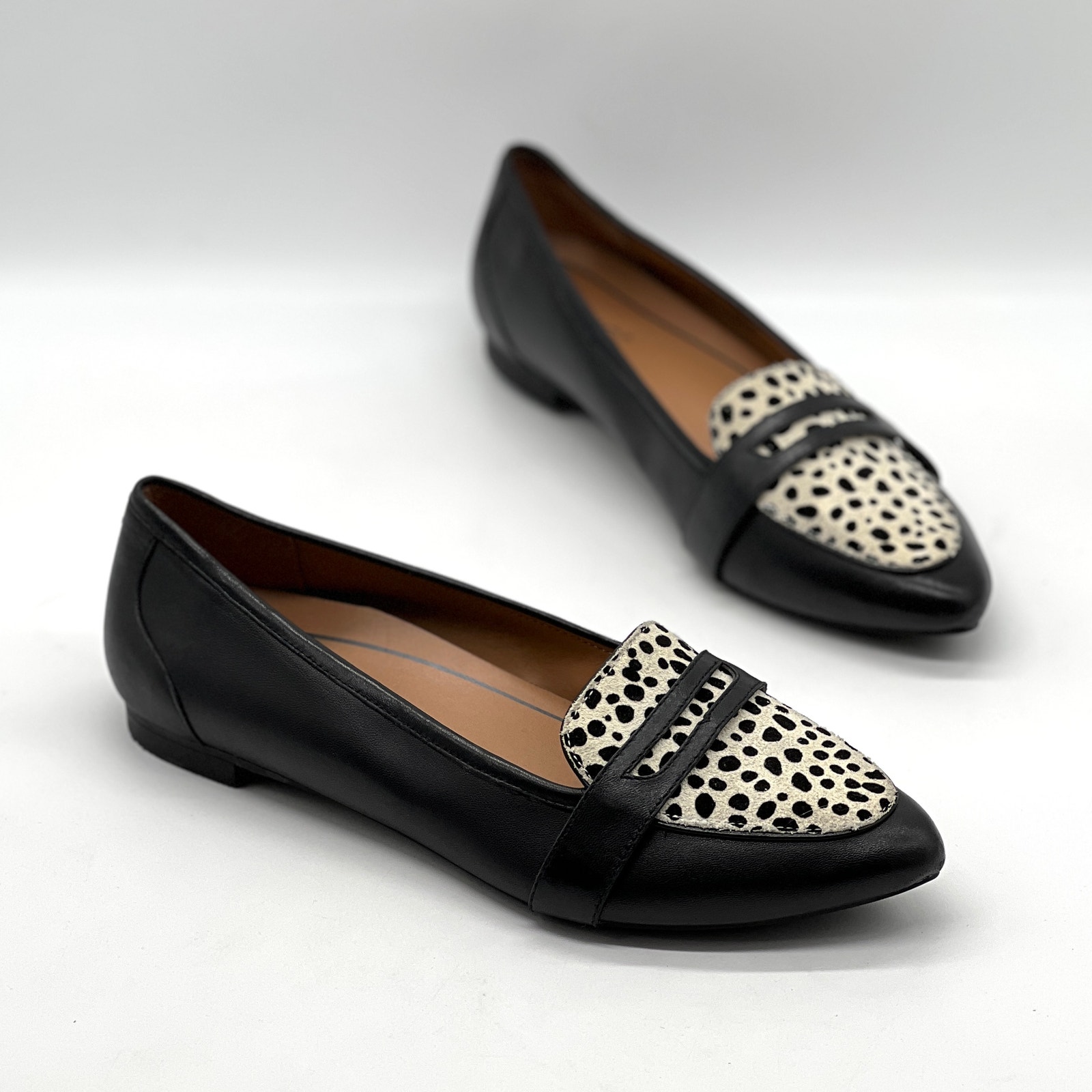 Vionic Savannah Flat 9 Black Leather White Spotted Suede Penny Loafer Pointy Toe